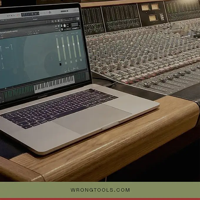 WT001003-mixing-desk-with-celesta-duet